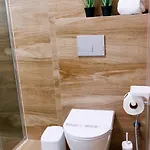 K-apartments Managed By Quattro Forze Group 아파트 *