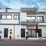K-apartments Managed By Quattro Forze Group 아파트